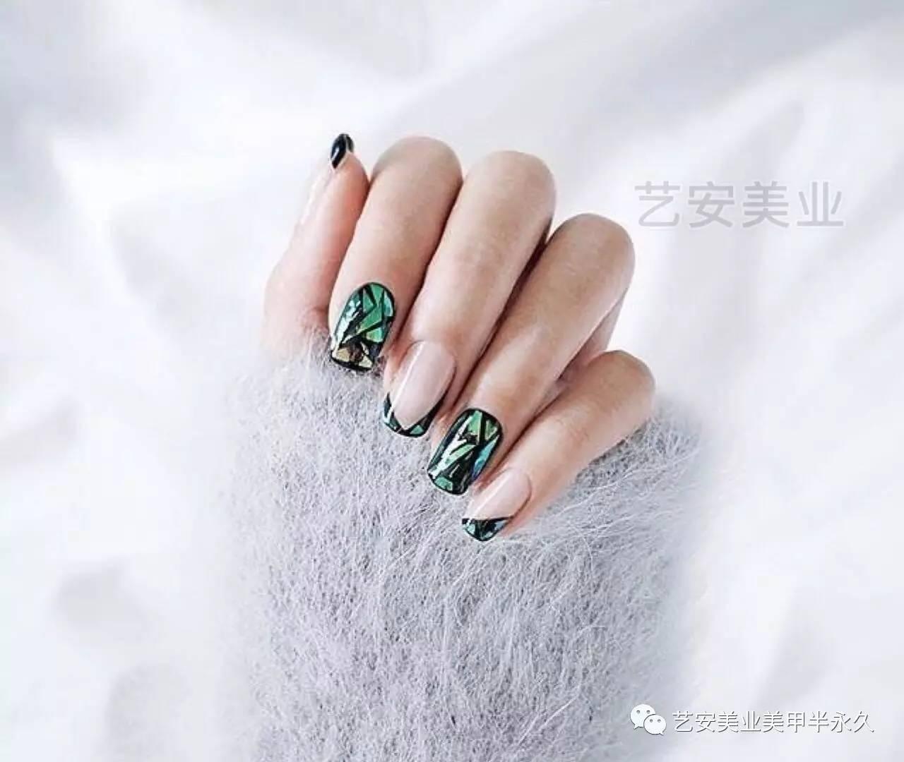 時(shí)尚美甲圖片最新款,時(shí)尚美甲圖片最新款，引領(lǐng)潮流的指尖藝術(shù)